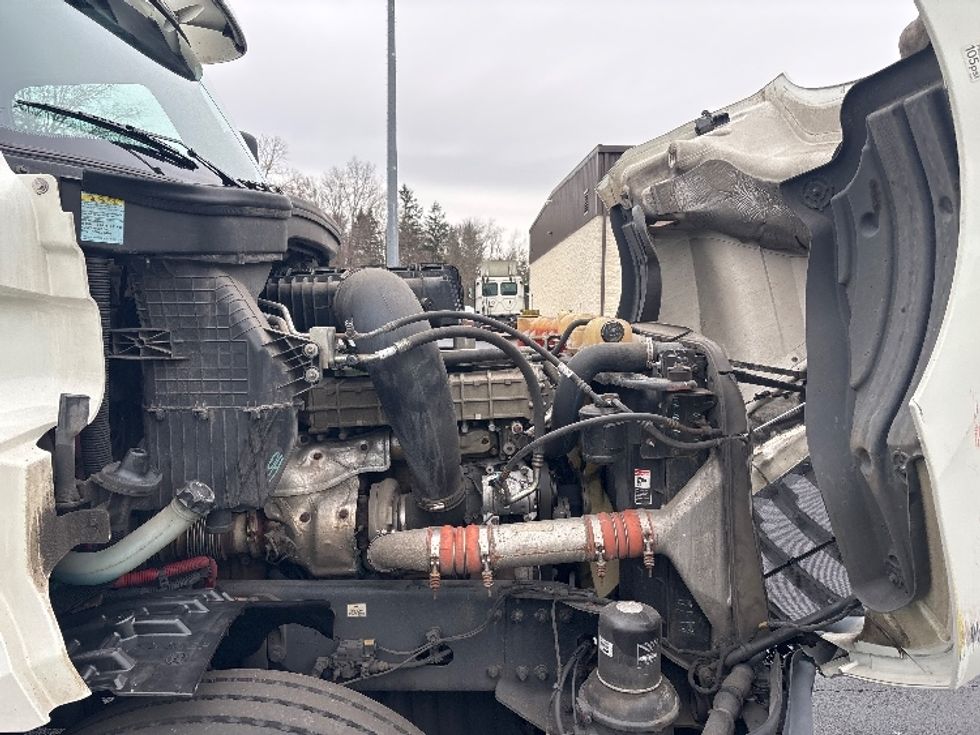 Day Cab Tractor-Heavy Duty Tractors-Freightliner-2018-T12664ST-Cranbury-NJ-523,756\n\t\tmiles-$ 31,750 - Image 15