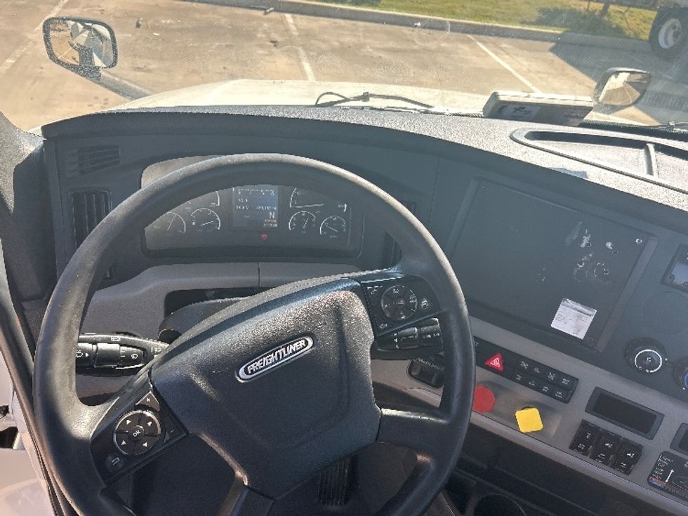 Day Cab Tractor-Heavy Duty Tractors-Freightliner-2018-T12664ST-Dallas-TX-320,156\n\t\tmiles-$ 48,250 - Image 11