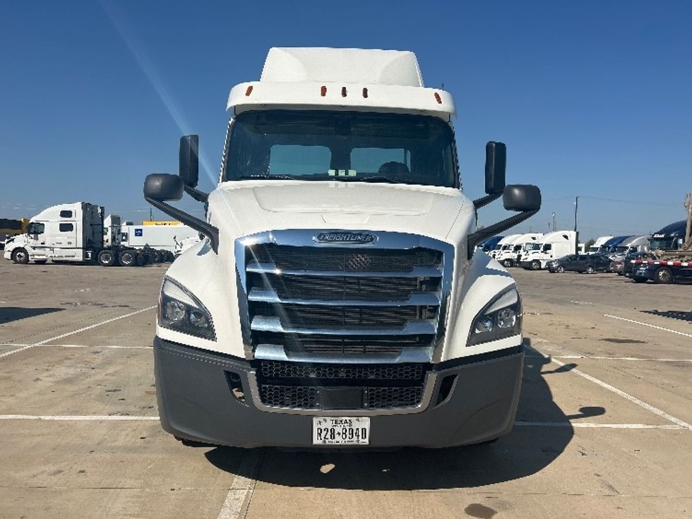 Day Cab Tractor-Heavy Duty Tractors-Freightliner-2018-T12664ST-Dallas-TX-320,156\n\t\tmiles-$ 48,250 - Image 2