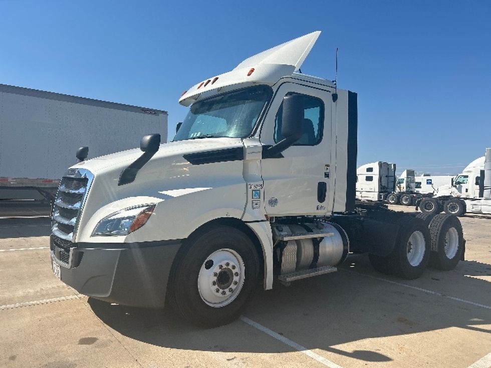Day Cab Tractor-Heavy Duty Tractors-Freightliner-2018-T12664ST-Dallas-TX-320,156\n\t\tmiles-$ 48,250 - Image 3