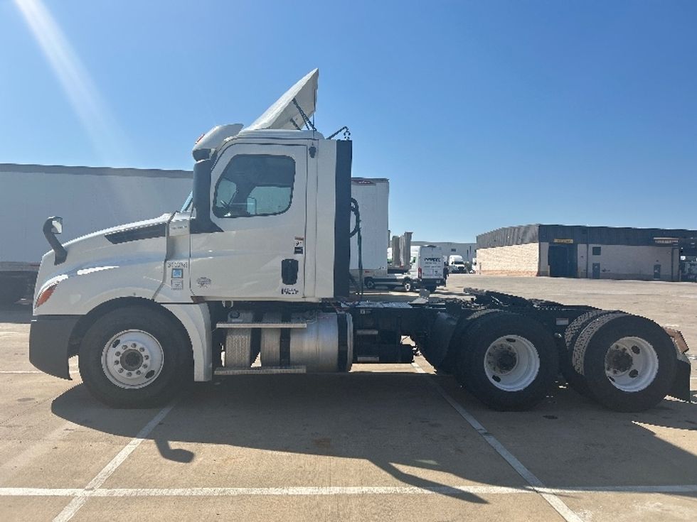 Day Cab Tractor-Heavy Duty Tractors-Freightliner-2018-T12664ST-Dallas-TX-320,156\n\t\tmiles-$ 48,250 - Image 4