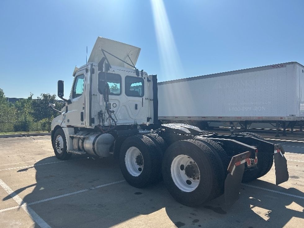 Day Cab Tractor-Heavy Duty Tractors-Freightliner-2018-T12664ST-Dallas-TX-320,156\n\t\tmiles-$ 48,250 - Image 5