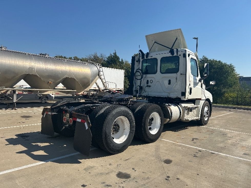 Day Cab Tractor-Heavy Duty Tractors-Freightliner-2018-T12664ST-Dallas-TX-320,156\n\t\tmiles-$ 48,250 - Image 7