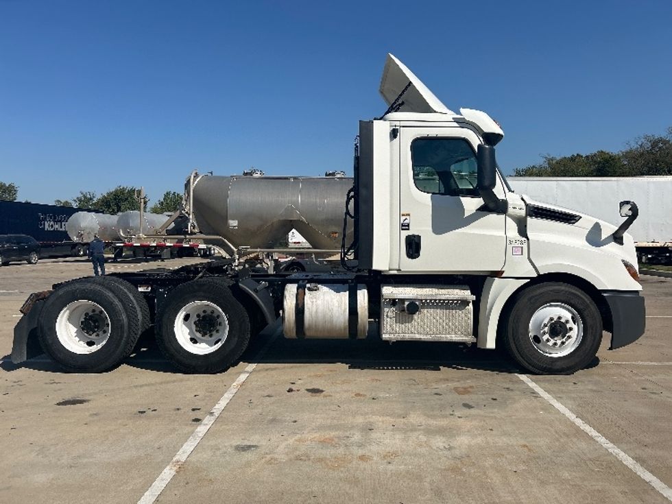 Day Cab Tractor-Heavy Duty Tractors-Freightliner-2018-T12664ST-Dallas-TX-320,156\n\t\tmiles-$ 48,250 - Image 8