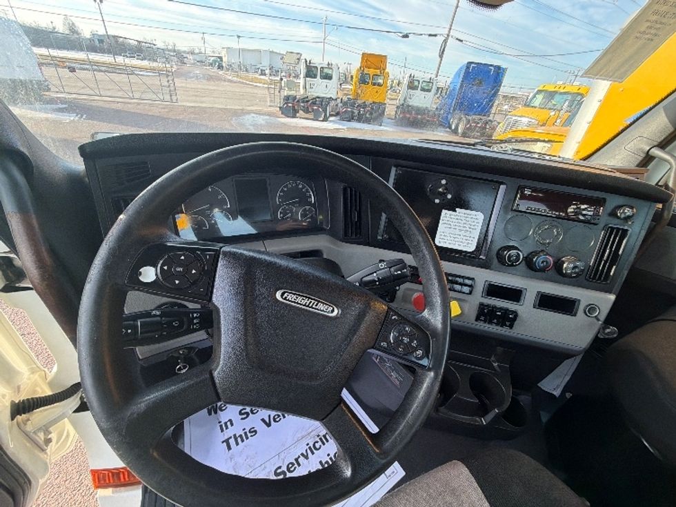 Day Cab Tractor-Heavy Duty Tractors-Freightliner-2018-T12664ST-Dallas-TX-328,765\n\t\tmiles-$ 45,750 - Image 11