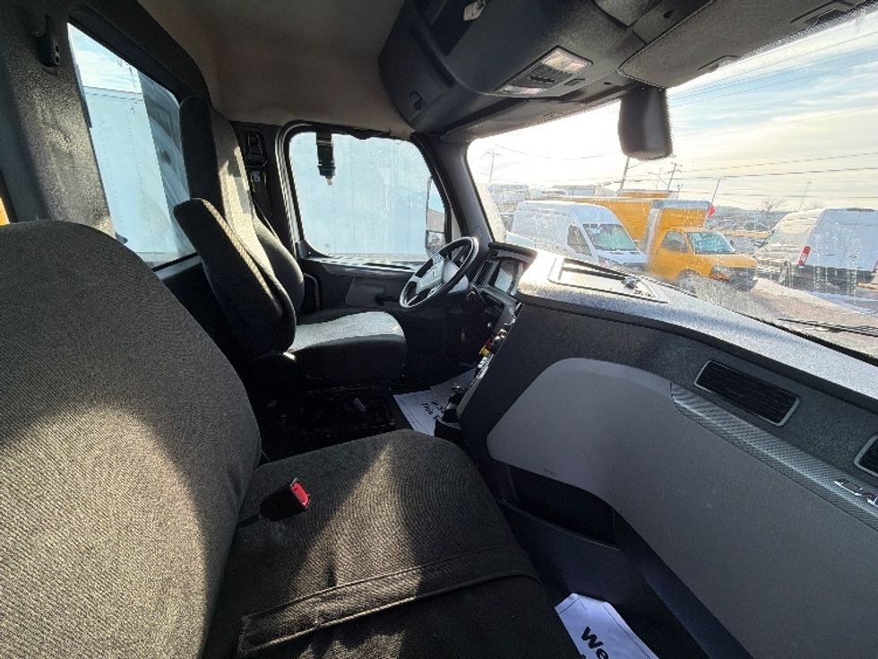 Day Cab Tractor-Heavy Duty Tractors-Freightliner-2018-T12664ST-Dallas-TX-328,765\n\t\tmiles-$ 45,750 - Image 14