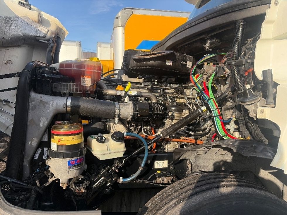 Day Cab Tractor-Heavy Duty Tractors-Freightliner-2018-T12664ST-Dallas-TX-328,765\n\t\tmiles-$ 45,750 - Image 15