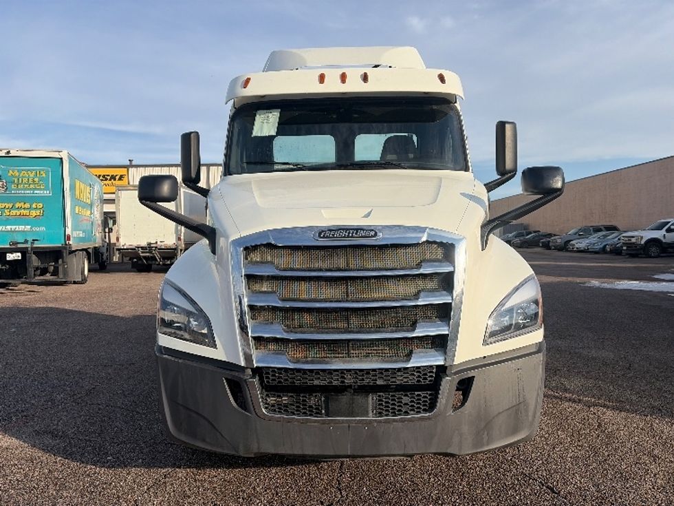 Day Cab Tractor-Heavy Duty Tractors-Freightliner-2018-T12664ST-Dallas-TX-328,765\n\t\tmiles-$ 45,750 - Image 2