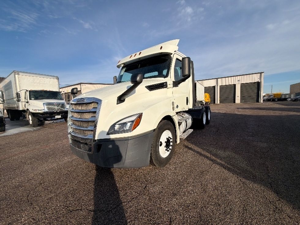 Day Cab Tractor-Heavy Duty Tractors-Freightliner-2018-T12664ST-Dallas-TX-328,765\n\t\tmiles-$ 45,750 - Image 3