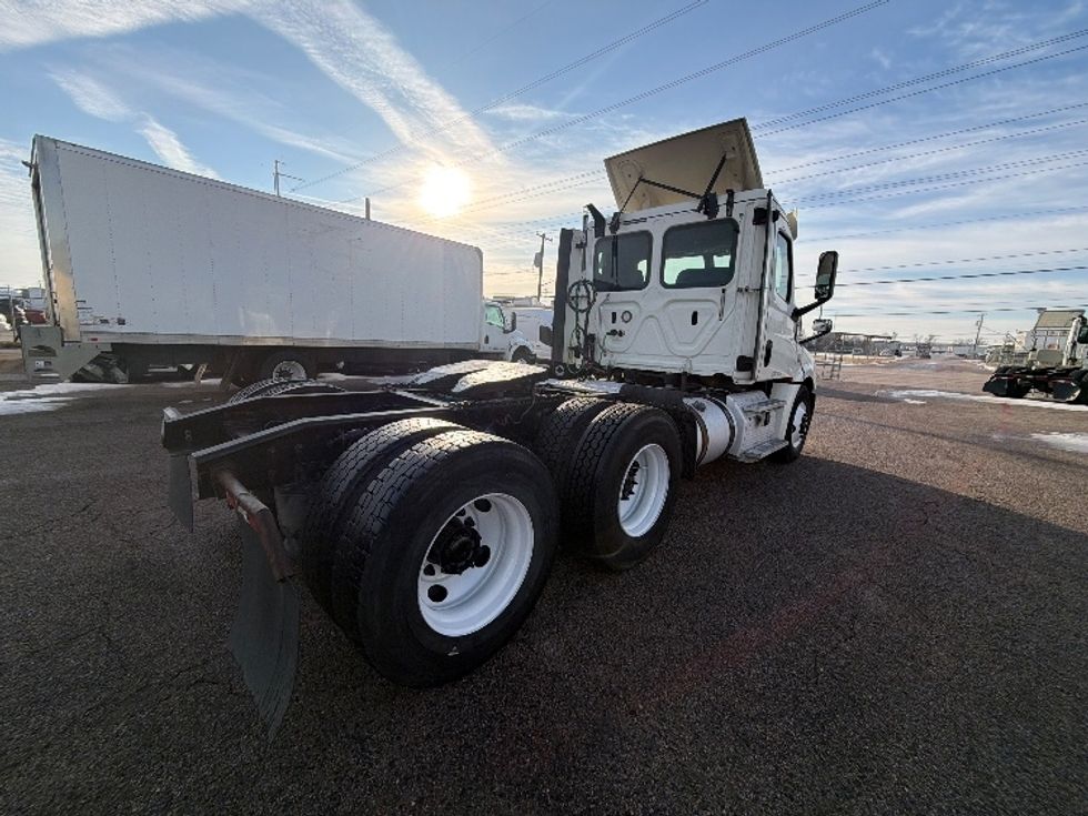 Day Cab Tractor-Heavy Duty Tractors-Freightliner-2018-T12664ST-Dallas-TX-328,765\n\t\tmiles-$ 45,750 - Image 7