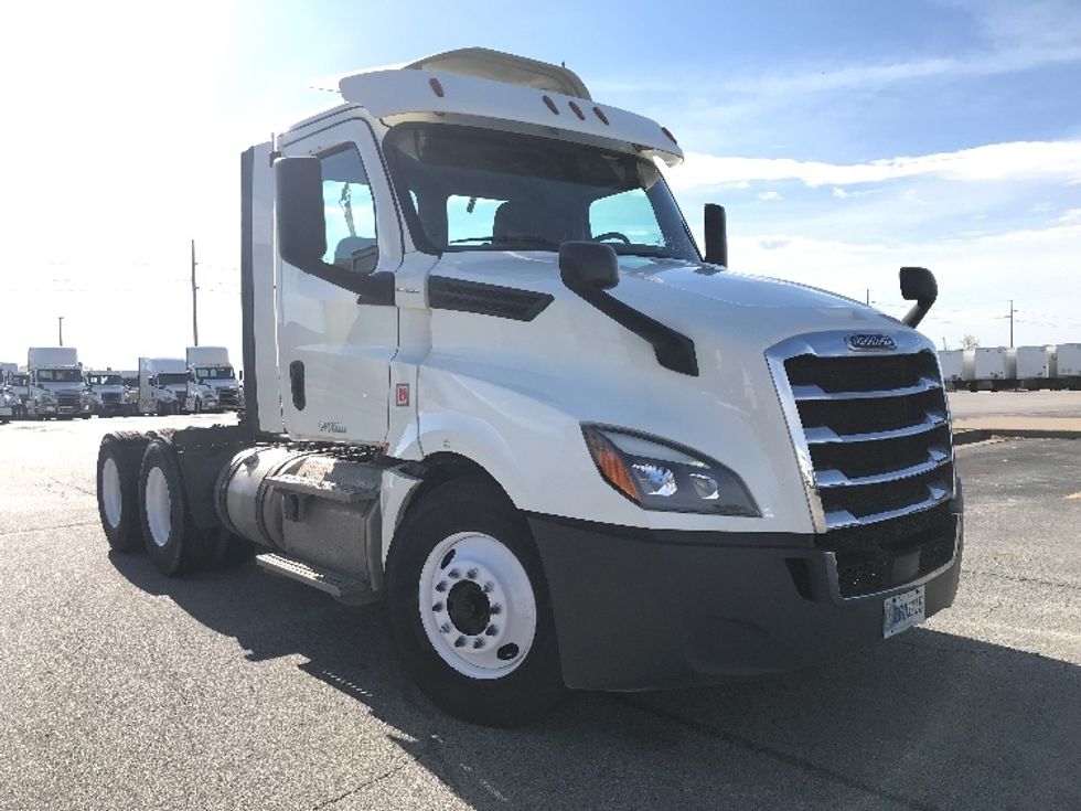 Day Cab Tractor-Heavy Duty Tractors-Freightliner-2018-T12664ST-Davenport-IA-361,465\n\t\tmiles-$ 51,500 - Image 1