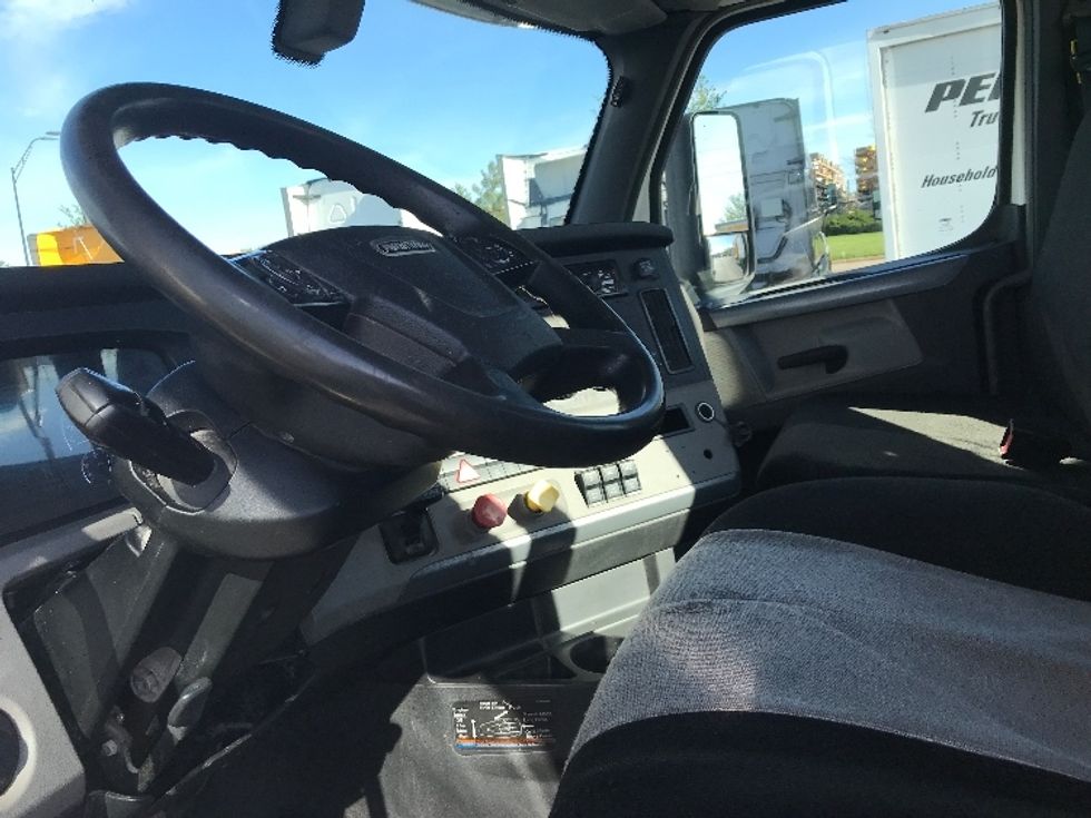 Day Cab Tractor-Heavy Duty Tractors-Freightliner-2018-T12664ST-Davenport-IA-361,465\n\t\tmiles-$ 51,500 - Image 10