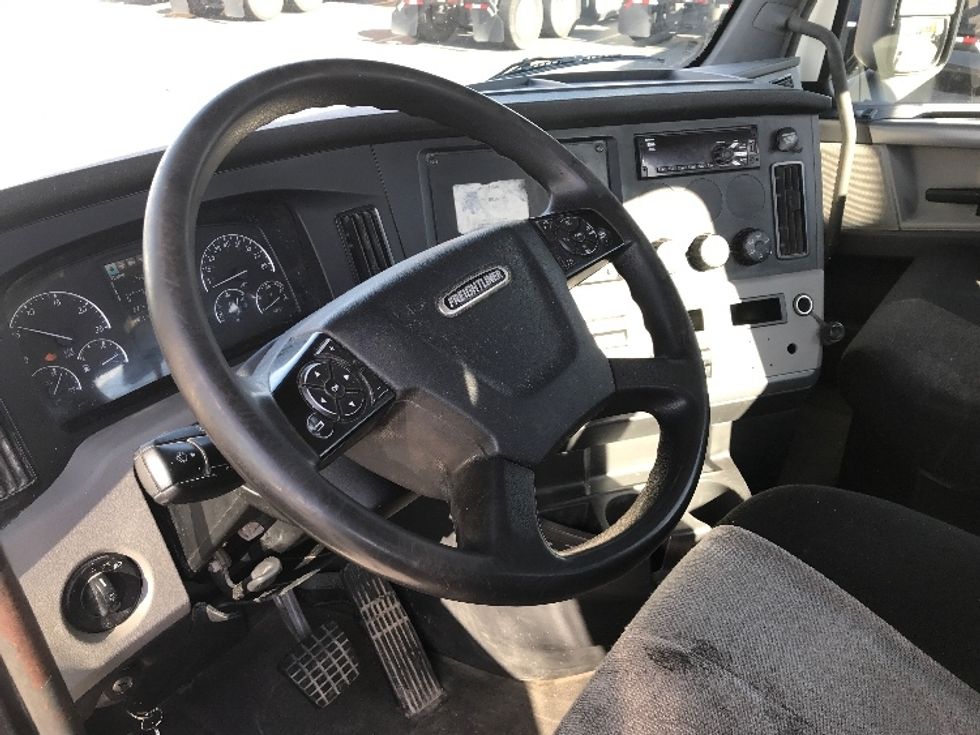 Day Cab Tractor-Heavy Duty Tractors-Freightliner-2018-T12664ST-Davenport-IA-361,465\n\t\tmiles-$ 51,500 - Image 11