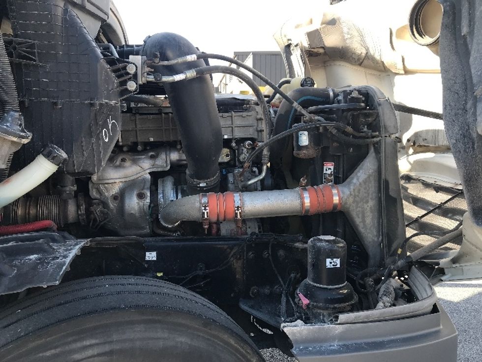 Day Cab Tractor-Heavy Duty Tractors-Freightliner-2018-T12664ST-Davenport-IA-361,465\n\t\tmiles-$ 51,500 - Image 15