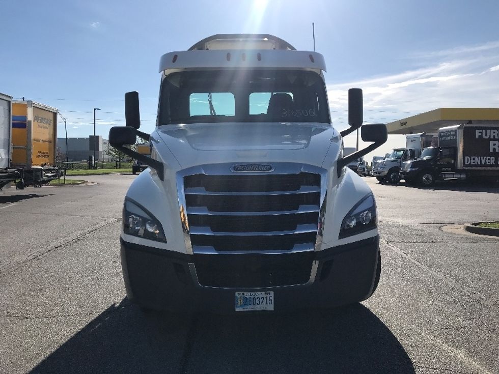 Day Cab Tractor-Heavy Duty Tractors-Freightliner-2018-T12664ST-Davenport-IA-361,465\n\t\tmiles-$ 51,500 - Image 2