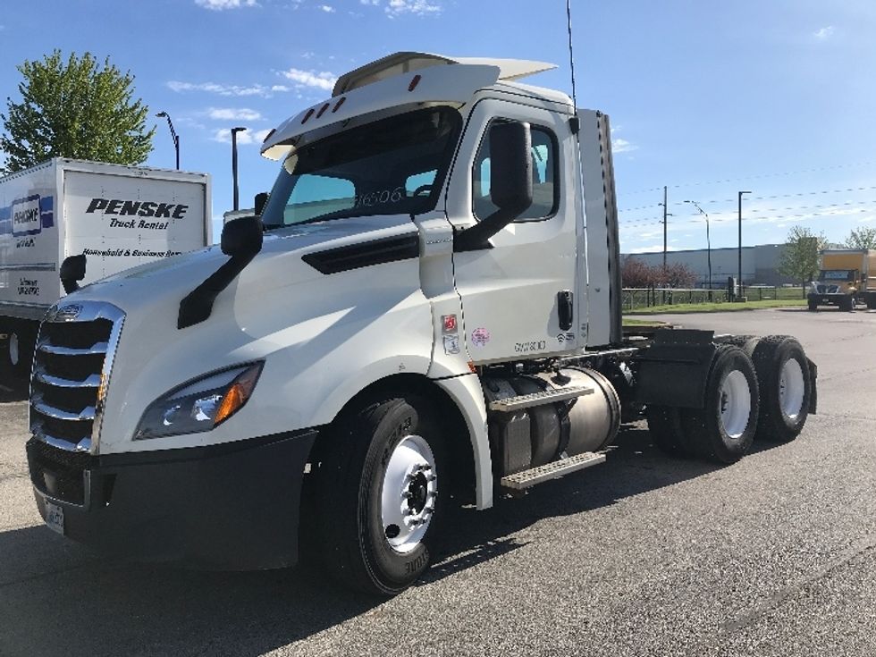 Day Cab Tractor-Heavy Duty Tractors-Freightliner-2018-T12664ST-Davenport-IA-361,465\n\t\tmiles-$ 51,500 - Image 3