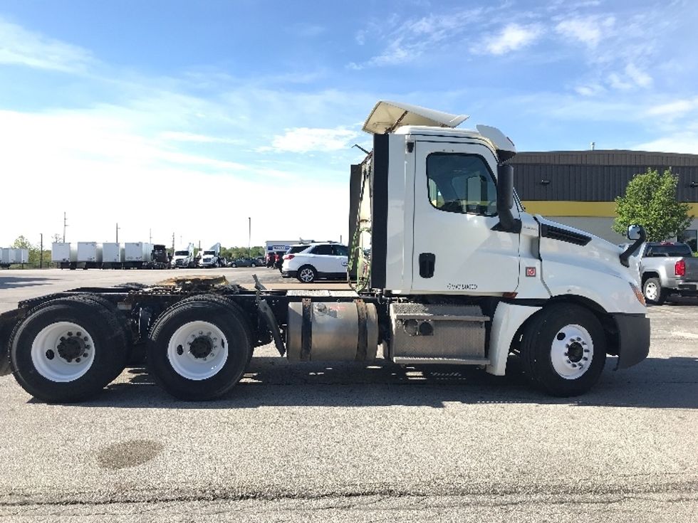 Day Cab Tractor-Heavy Duty Tractors-Freightliner-2018-T12664ST-Davenport-IA-361,465\n\t\tmiles-$ 51,500 - Image 8