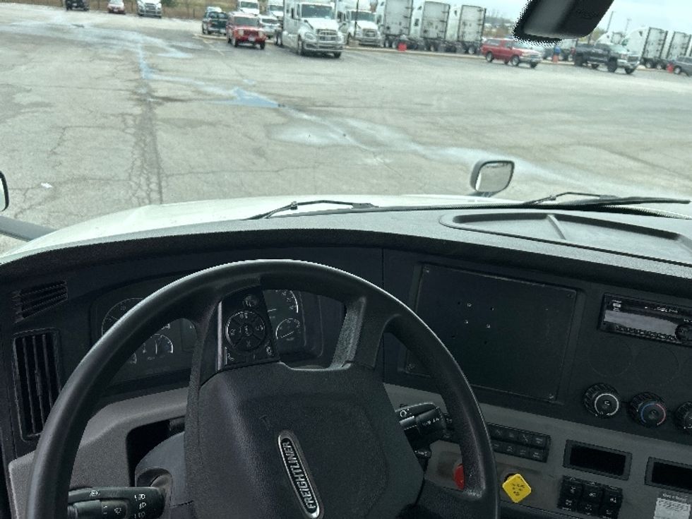 Day Cab Tractor-Heavy Duty Tractors-Freightliner-2018-T12664ST-Davenport-IA-363,248\n\t\tmiles-$ 47,250 - Image 11
