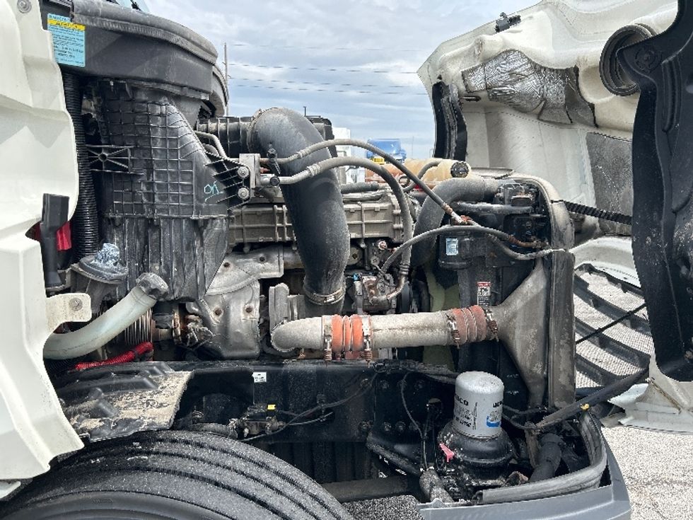 Day Cab Tractor-Heavy Duty Tractors-Freightliner-2018-T12664ST-Davenport-IA-363,248\n\t\tmiles-$ 47,250 - Image 15