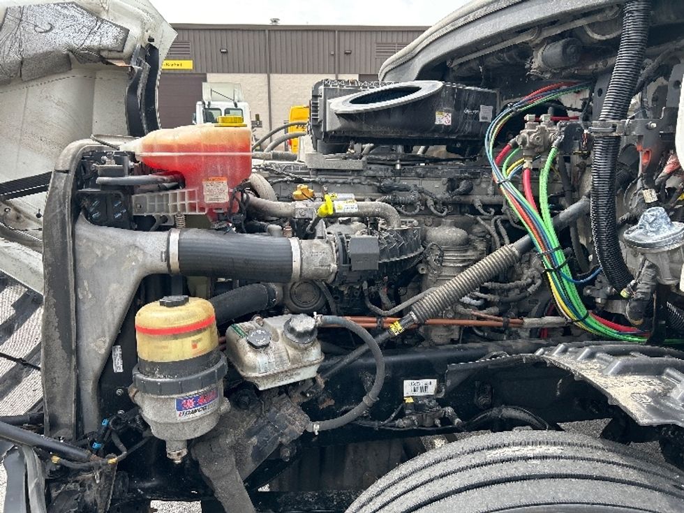 Day Cab Tractor-Heavy Duty Tractors-Freightliner-2018-T12664ST-Davenport-IA-363,248\n\t\tmiles-$ 47,250 - Image 16