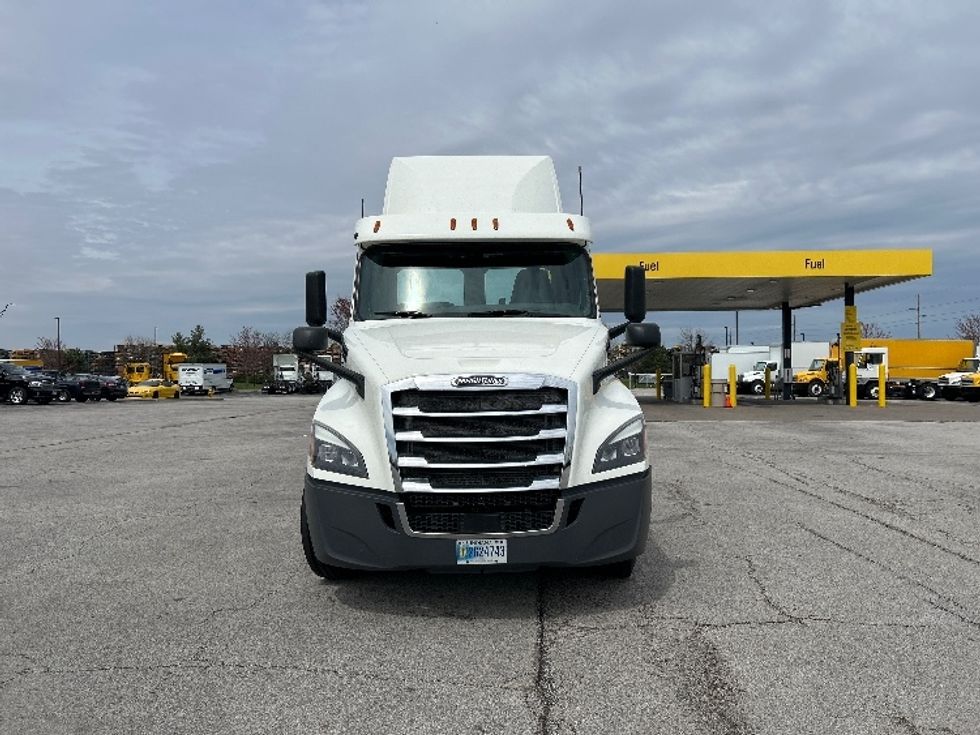 Day Cab Tractor-Heavy Duty Tractors-Freightliner-2018-T12664ST-Davenport-IA-363,248\n\t\tmiles-$ 47,250 - Image 2