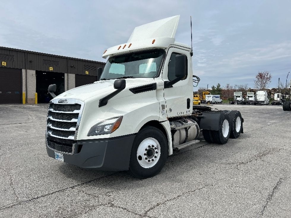 Day Cab Tractor-Heavy Duty Tractors-Freightliner-2018-T12664ST-Davenport-IA-363,248\n\t\tmiles-$ 47,250 - Image 3