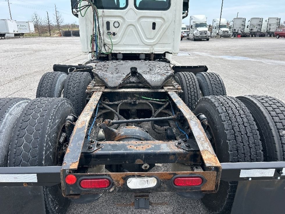Day Cab Tractor-Heavy Duty Tractors-Freightliner-2018-T12664ST-Davenport-IA-363,248\n\t\tmiles-$ 47,250 - Image 6