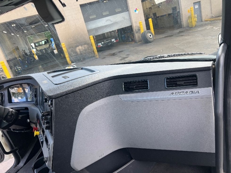 Day Cab Tractor-Heavy Duty Tractors-Freightliner-2018-T12664ST-Dayton-NJ-460,838\n\t\tmiles-$ 37,000 - Image 13