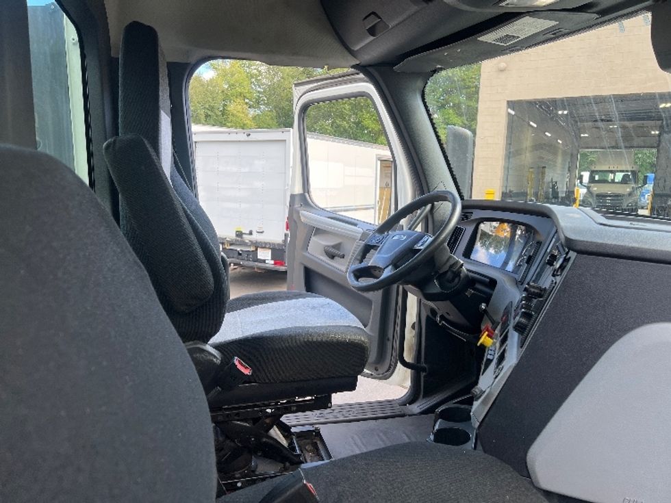 Day Cab Tractor-Heavy Duty Tractors-Freightliner-2018-T12664ST-Dayton-NJ-460,838\n\t\tmiles-$ 37,000 - Image 14