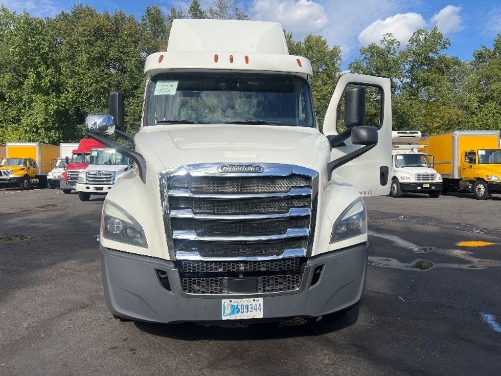 Day Cab Tractor-Heavy Duty Tractors-Freightliner-2018-T12664ST-Dayton-NJ-460,838\n\t\tmiles-$ 37,000 - Image 2