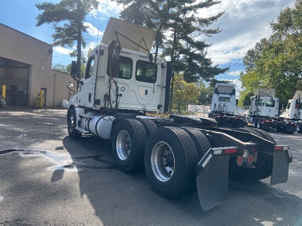 Day Cab Tractor-Heavy Duty Tractors-Freightliner-2018-T12664ST-Dayton-NJ-460,838\n\t\tmiles-$ 37,000 - Image 5