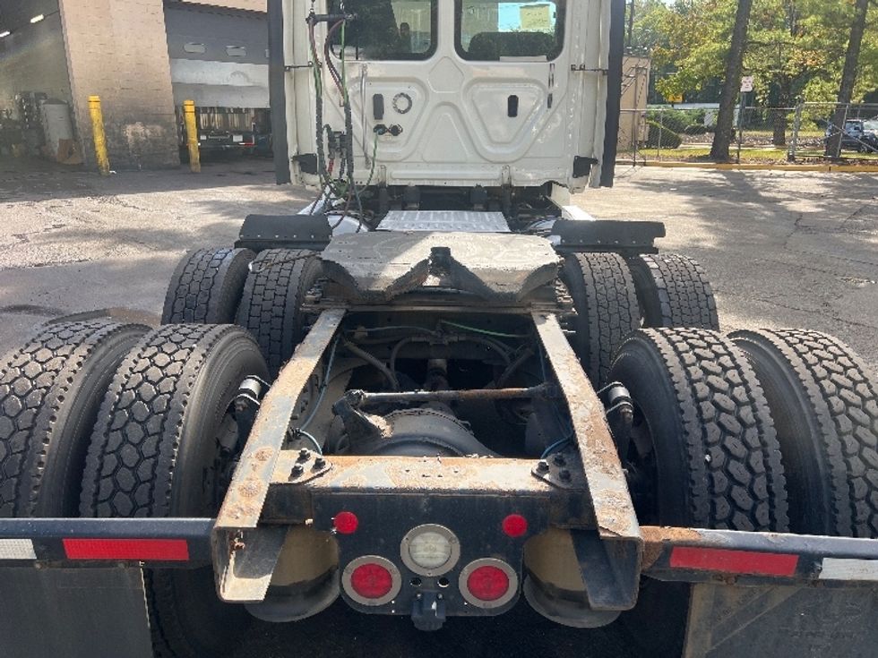 Day Cab Tractor-Heavy Duty Tractors-Freightliner-2018-T12664ST-Dayton-NJ-460,838\n\t\tmiles-$ 37,000 - Image 6