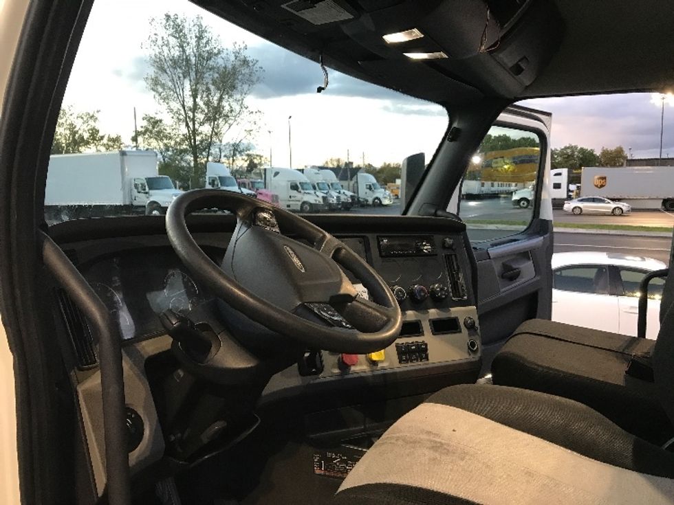 Day Cab Tractor-Heavy Duty Tractors-Freightliner-2018-T12664ST-Dayton-OH-469,247\n\t\tmiles-$ 44,250 - Image 10