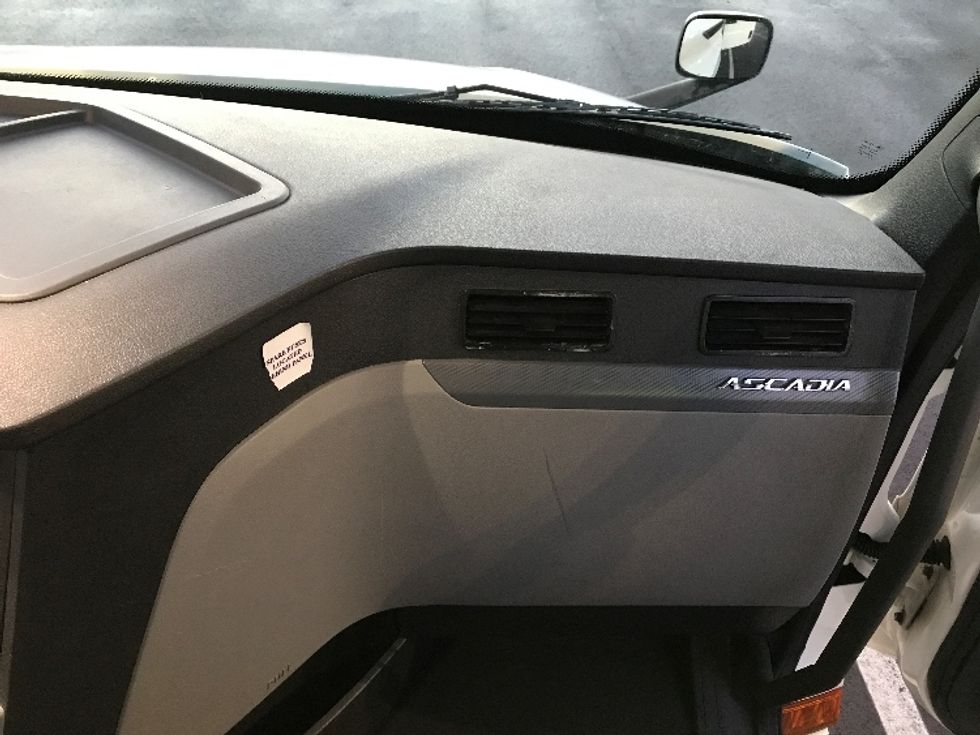 Day Cab Tractor-Heavy Duty Tractors-Freightliner-2018-T12664ST-Dayton-OH-469,247\n\t\tmiles-$ 44,250 - Image 13