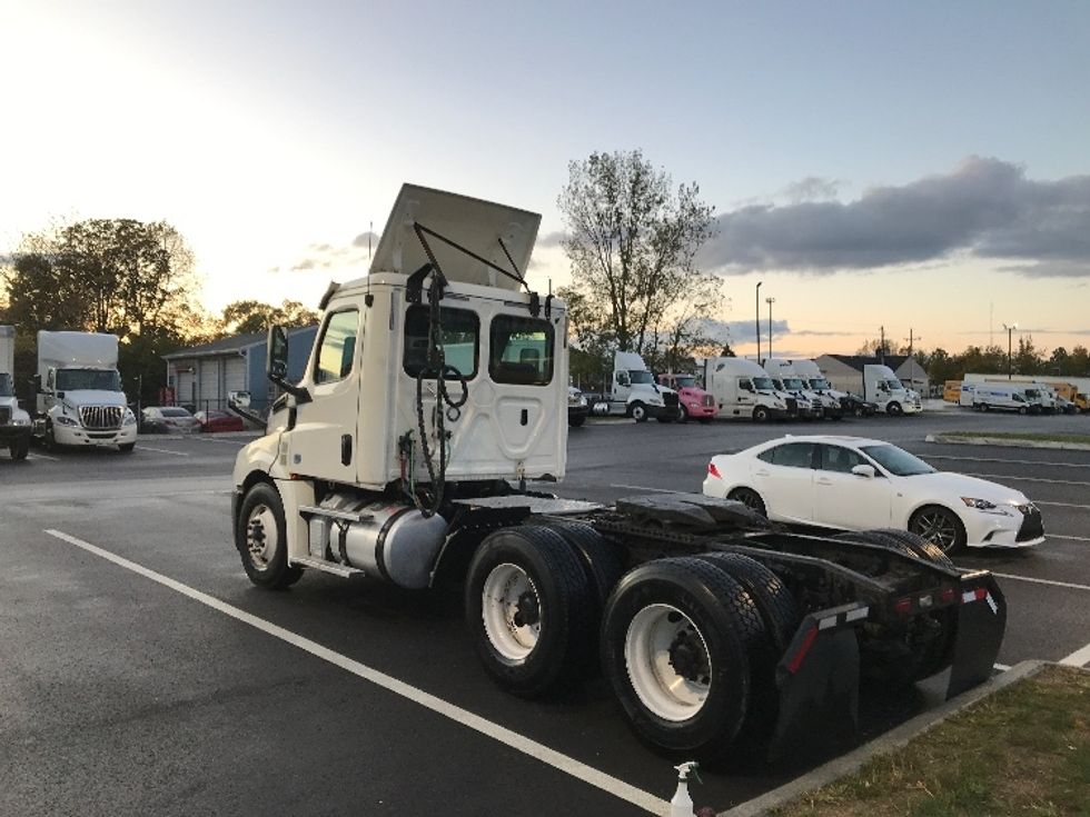 Day Cab Tractor-Heavy Duty Tractors-Freightliner-2018-T12664ST-Dayton-OH-469,247\n\t\tmiles-$ 44,250 - Image 5