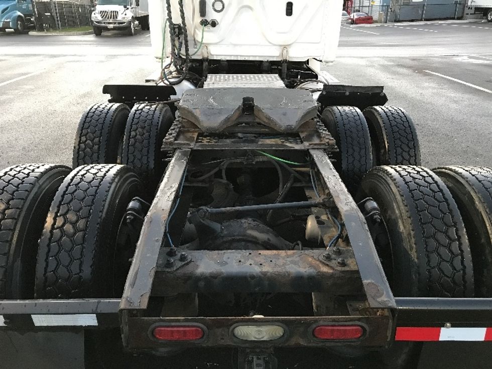 Day Cab Tractor-Heavy Duty Tractors-Freightliner-2018-T12664ST-Dayton-OH-469,247\n\t\tmiles-$ 44,250 - Image 6