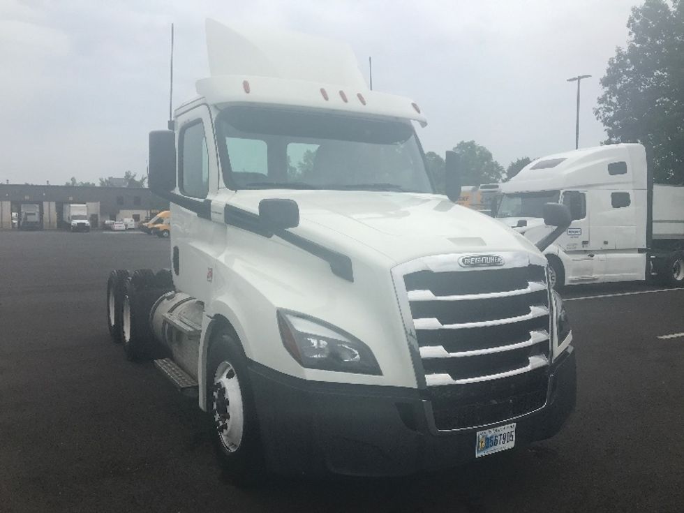 Day Cab Tractor-Heavy Duty Tractors-Freightliner-2018-T12664ST-Dayton-OH-488,857\n\t\tmiles-$ 43,000 - Image 1