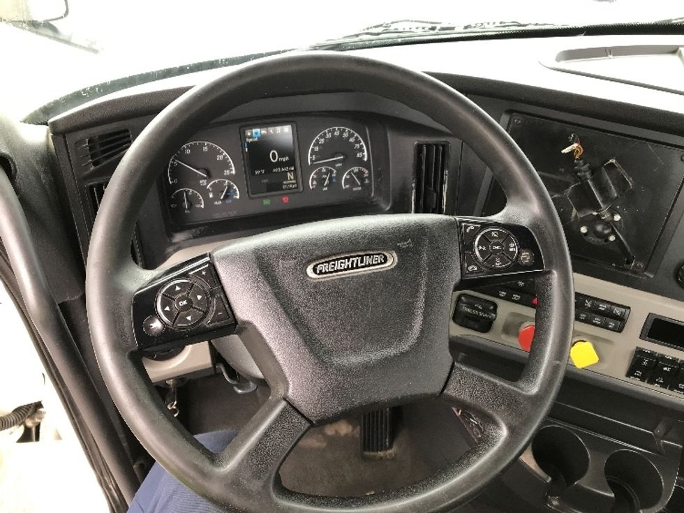 Day Cab Tractor-Heavy Duty Tractors-Freightliner-2018-T12664ST-Dayton-OH-488,857\n\t\tmiles-$ 43,000 - Image 10