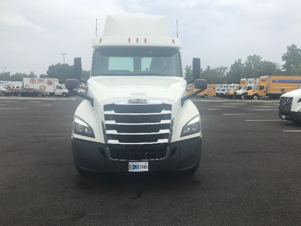 Day Cab Tractor-Heavy Duty Tractors-Freightliner-2018-T12664ST-Dayton-OH-488,857\n\t\tmiles-$ 43,000 - Image 2