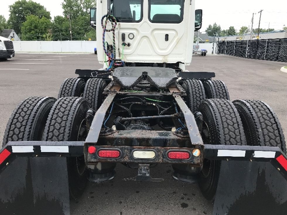 Day Cab Tractor-Heavy Duty Tractors-Freightliner-2018-T12664ST-Dayton-OH-488,857\n\t\tmiles-$ 43,000 - Image 6