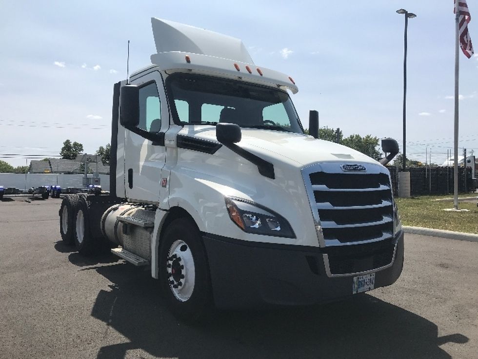 2018 Freightliner T12664ST Day Cab Tractor