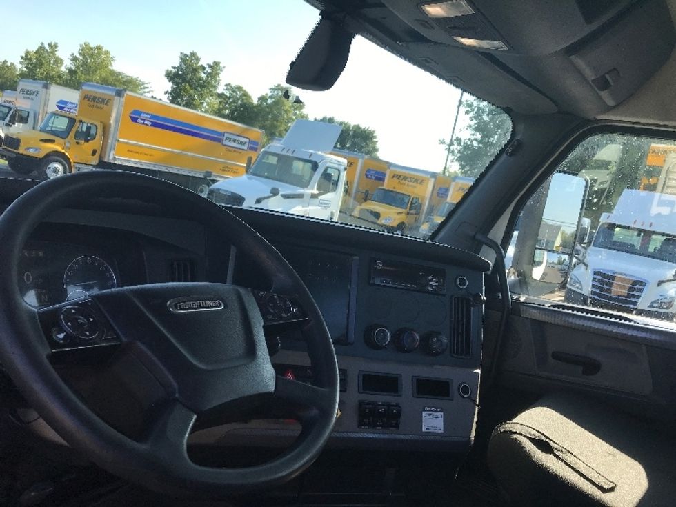 Day Cab Tractor-Heavy Duty Tractors-Freightliner-2018-T12664ST-Dayton-OH-540,837\n\t\tmiles-$ 38,750 - Image 10