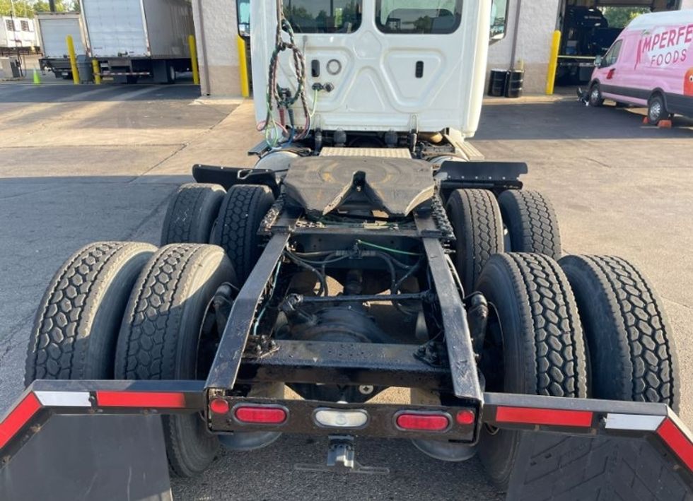 Day Cab Tractor-Heavy Duty Tractors-Freightliner-2018-T12664ST-Dayton-OH-540,837\n\t\tmiles-$ 38,750 - Image 6