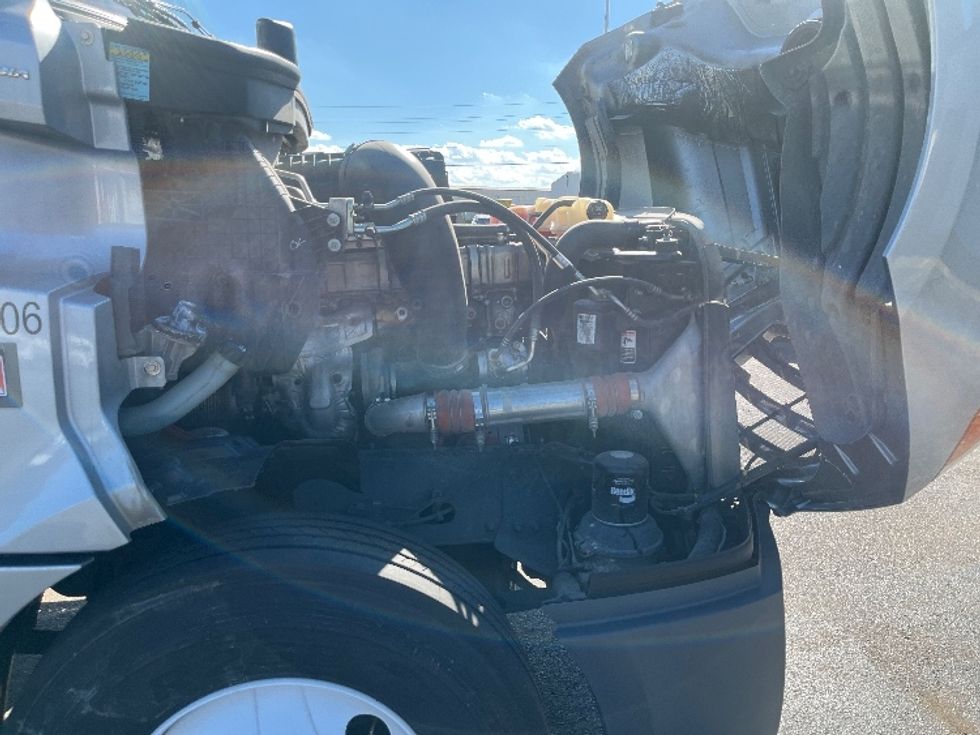 Day Cab Tractor-Heavy Duty Tractors-Freightliner-2018-T12664ST-Decatur-AL-401,885\n\t\tmiles-$ 42,500 - Image 14