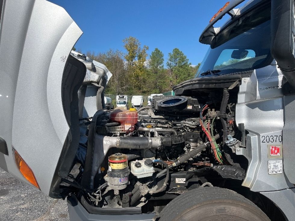 Day Cab Tractor-Heavy Duty Tractors-Freightliner-2018-T12664ST-Decatur-AL-401,885\n\t\tmiles-$ 42,500 - Image 15