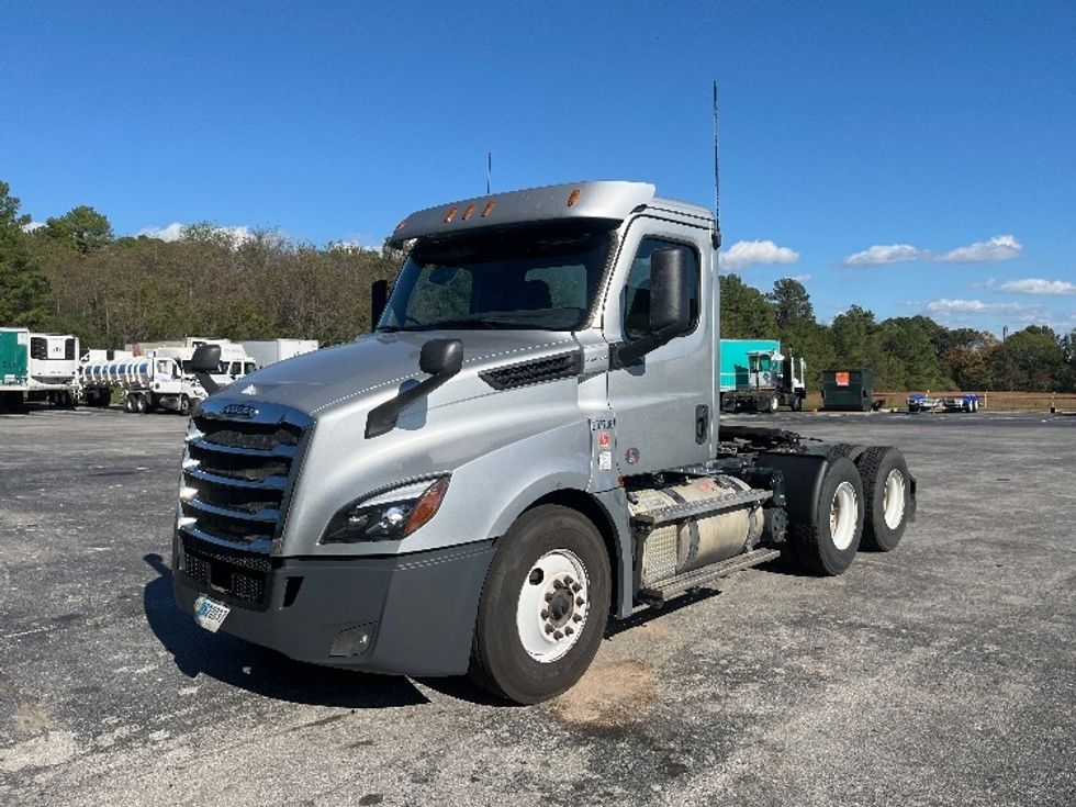 Day Cab Tractor-Heavy Duty Tractors-Freightliner-2018-T12664ST-Decatur-AL-401,885\n\t\tmiles-$ 42,500 - Image 3