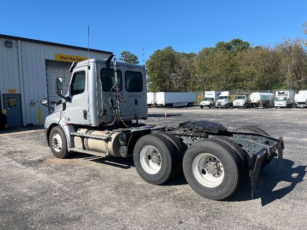 Day Cab Tractor-Heavy Duty Tractors-Freightliner-2018-T12664ST-Decatur-AL-401,885\n\t\tmiles-$ 42,500 - Image 5