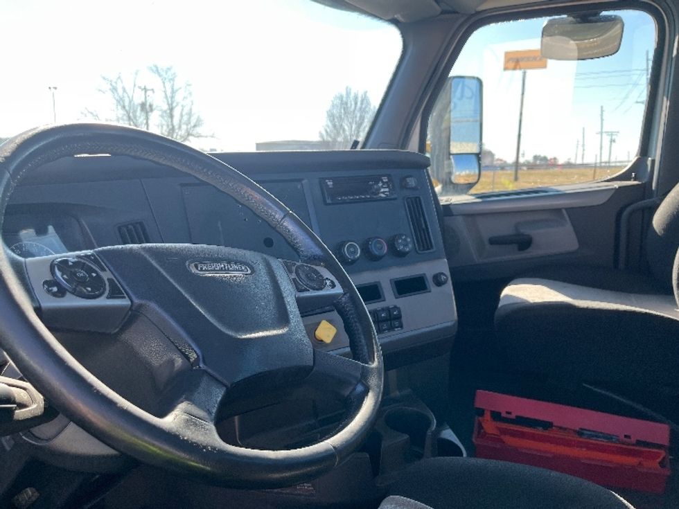 Day Cab Tractor-Heavy Duty Tractors-Freightliner-2018-T12664ST-Decatur-AL-413,919\n\t\tmiles-$ 44,750 - Image 10