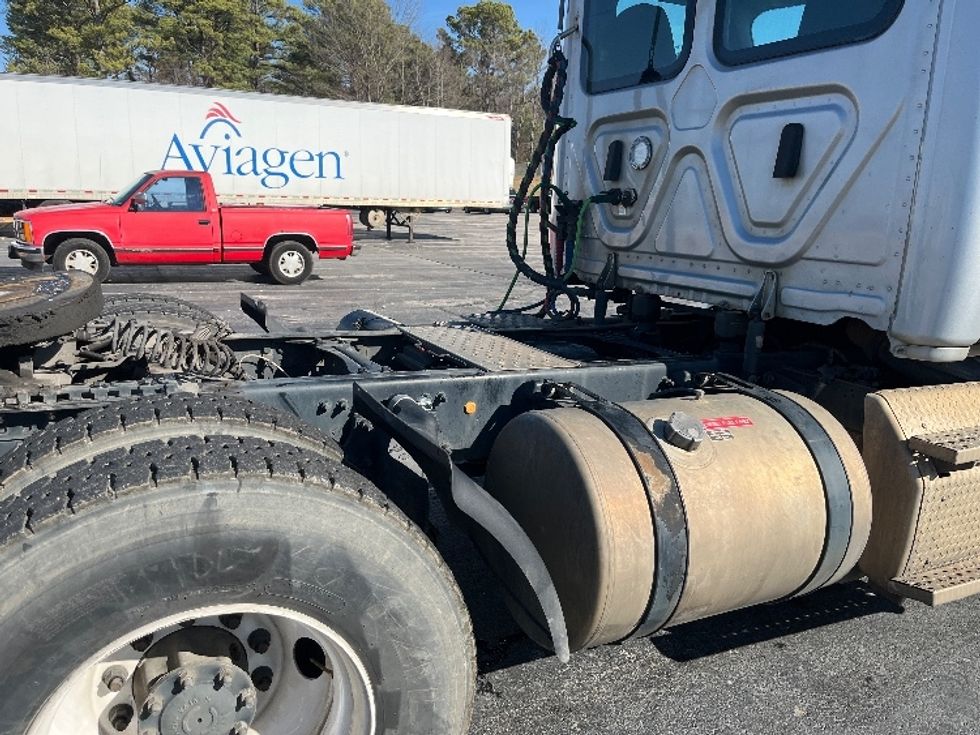 Day Cab Tractor-Heavy Duty Tractors-Freightliner-2018-T12664ST-Decatur-AL-413,919\n\t\tmiles-$ 44,750 - Image 17