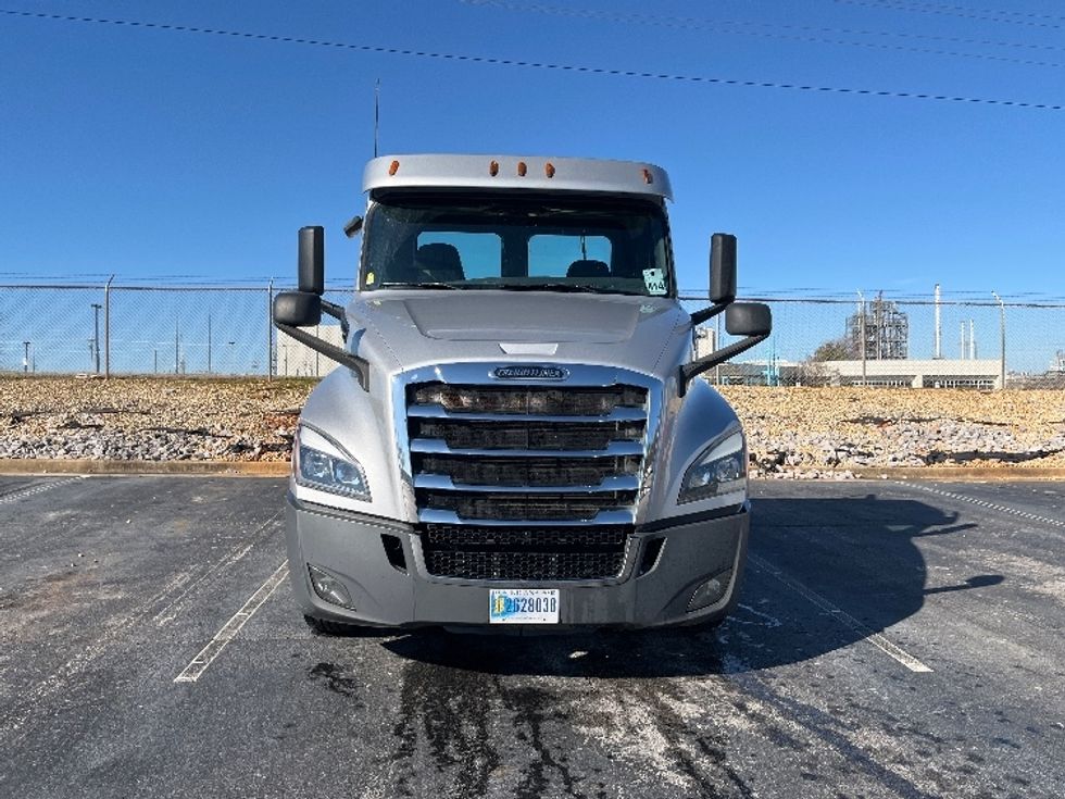 Day Cab Tractor-Heavy Duty Tractors-Freightliner-2018-T12664ST-Decatur-AL-413,919\n\t\tmiles-$ 44,750 - Image 2